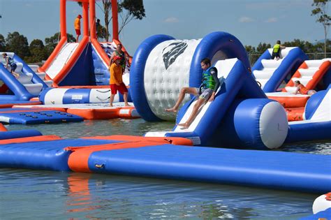 250 Juegos Inflables Gigantes Del Parque Del Agua De Las Personas