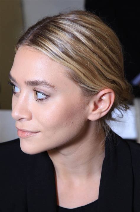 Olsens Anonymous Beauty Close Up Get Ashley Olsens Minimal Chic Look