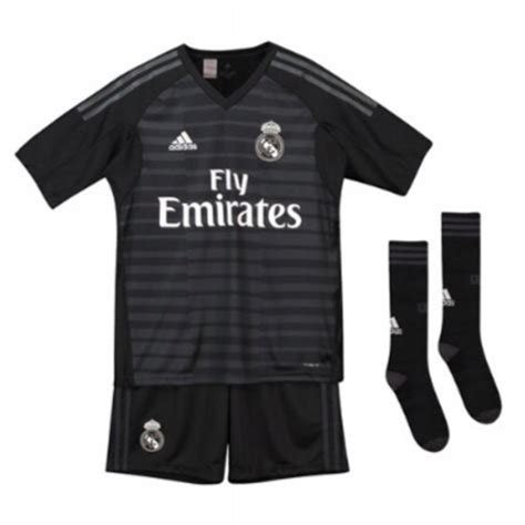 Real madryt zaprezentował stroje pierwszej drużyny na nowy sezon. Strój bramkarski ADIDAS REAL MADRYT HOME jr 170 ...