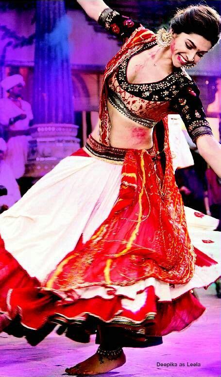 Deepika Padukone In Ram Leela Deepika S Dance Was Beautiful Lengha Blouse Designs Cute