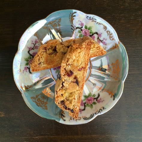 This cranberry biscotti is relatively low in fat and calories but. Cranberry Apricot Biscotti : Cranberry Almond Biscotti - I ...