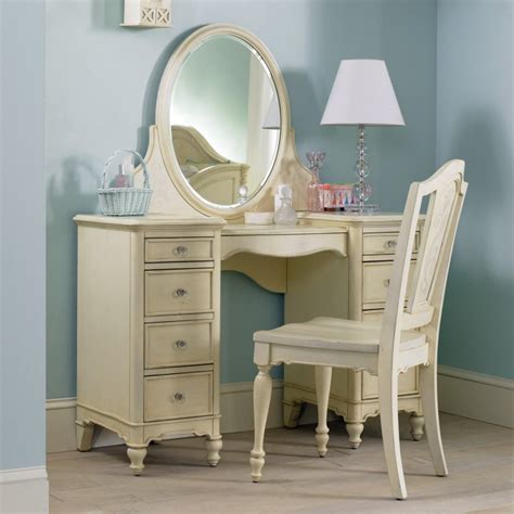Antique bedroom vanity table with stool and mirror on a white background. Brilliant and Creative Makeup Vanity Ideas | atzine.com