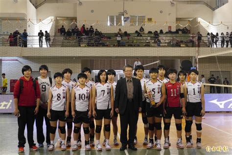 所有縣市 基隆市 臺北市 新北市 桃園市 新竹市 新竹縣 苗栗縣 臺中市 彰化縣 南投縣 雲林縣 嘉義市 嘉義縣 臺南市 高雄市 屏東縣 臺東縣 花蓮縣 宜蘭縣 澎湖. 排球》東山高中和家盃封后 教練送大禮、球員尖叫 - 自由體育