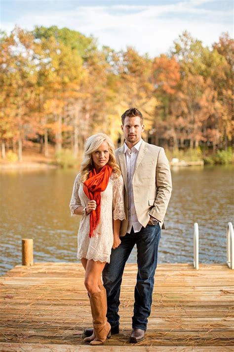 Best Fall Engagement Photo Outfits Courntey Notes