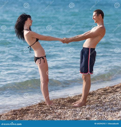 Romantyczna Para Na Seashore Zdj Cie Stock Obraz Z O Onej Z Femaleness Dzie