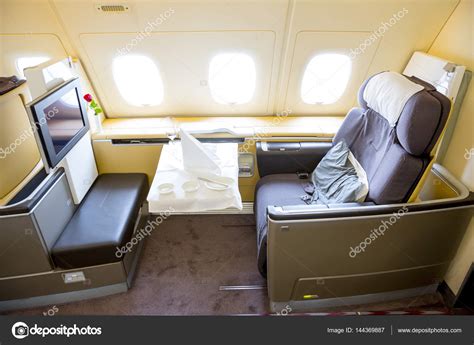 Infos zur reservierung von sitzplätzen. Lufthansa airbus a380 flugzeug innen sitze ...