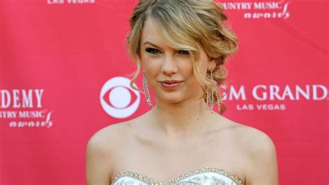 18 Year Old Taylor Swift Predicted Her Future In Throwback Interview