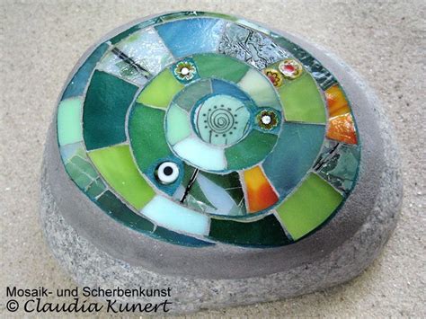 Kleines Mosaik Auf Einem Stein Stained Glass Mosaic On Beach Rock By