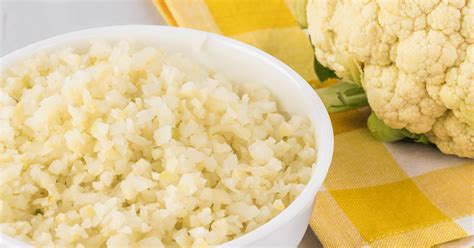 La coliflor es una planta, muy rica en agua, fibra alimentaria, vitaminas del grupo b y minerales. Arroz de coliflor beneficios de consumirlo el falso arroz ...