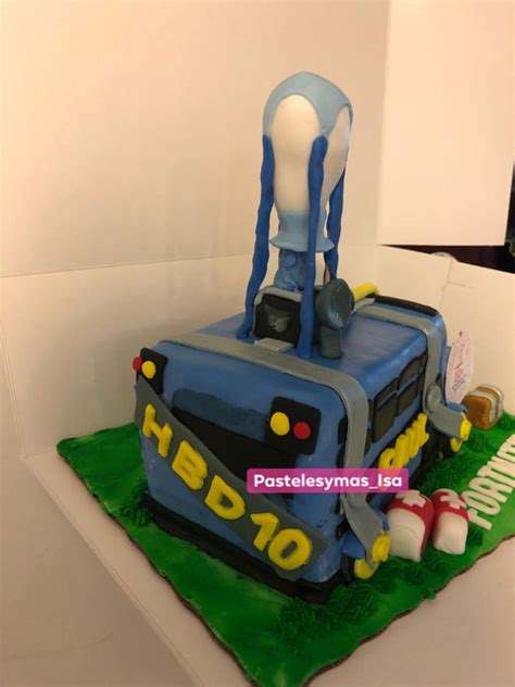 Giant battle bus & map! Fortnite Bus - CakeCentral.com