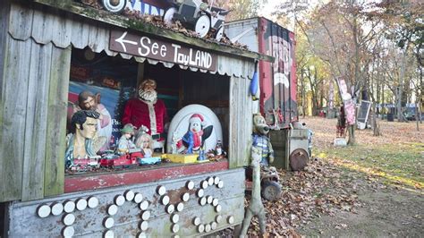 Kitchy Roadside Art Brings New Meaning To Trailer Trash At Kentuckys