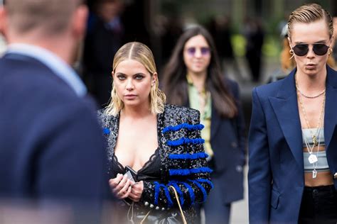 The Internets Best Reactions To Ashley Benson And Cara Delevingnes Sex Bench