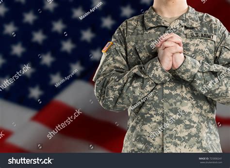 Male Us Army Soldier Uniform Praying Stock Photo 723300241 Shutterstock