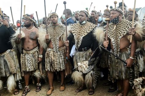 Príncipe Misuzulu Zulu Novo Rei Dos Zulus Na África Do Sul IstoÉ
