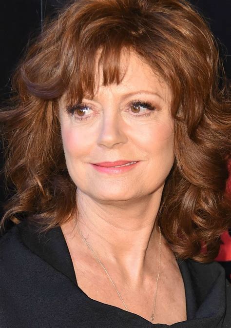 Susan Sarandon Waves Refugees To Shore In Greece Susan Sarandon Hair