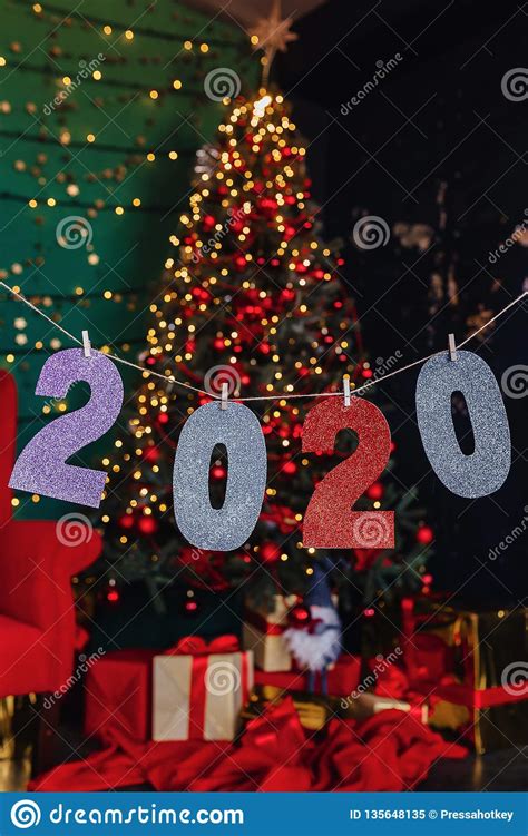 La asociación de alzheimer de novelda reparte 3 millones del quinto premio. Partido Del Año Nuevo De 2020 Números, árbol De Navidad Imagen de archivo - Imagen de holiday ...