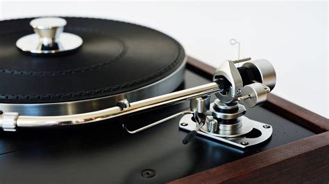 5 Vintage Turntables Below 2000 For Your Stereo System