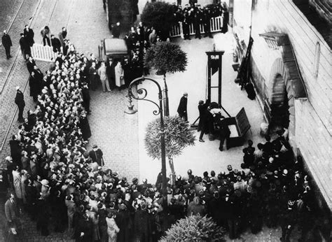 15 Insane But True Facts About The French Guillotine
