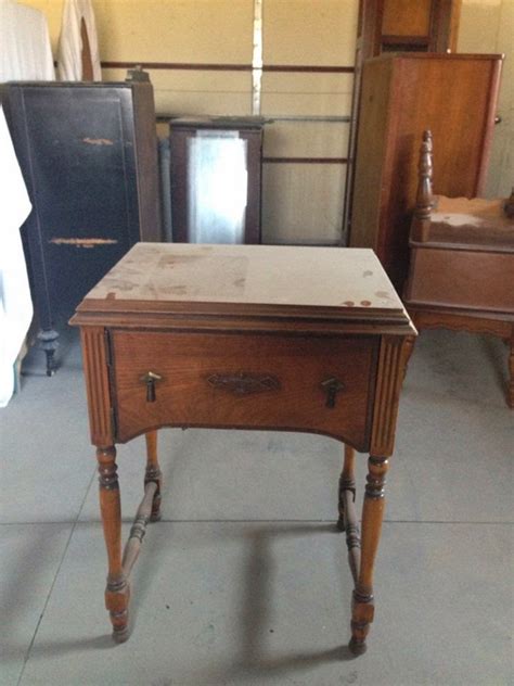 createinspire: ANOTHER Antique Sewing Table