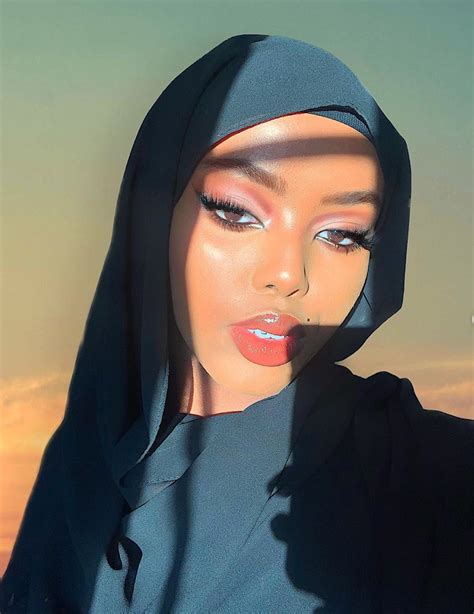 Insta Khadijaomarr In 2020 Hijab Makeup Scarf Hairstyles Muslim