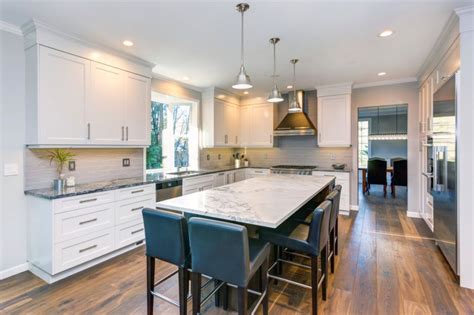 .in the kitchen — from custom kitchen cabinets to modernized fixtures, to tiled backsplash — the inclusion of a kitchen island can create much more value so what is a kitchen island anyway? 101 Custom Kitchen Design Ideas (Pictures) | Kitchen ...