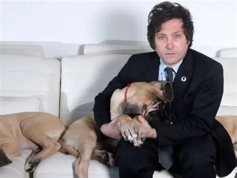 Insólito Javier Milei presentó a sus cinco perros a los que considera