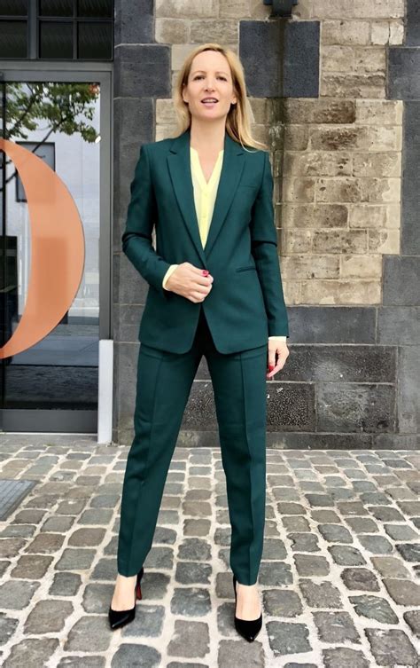 Pin By April Rasberry On Green Outfits Verde Pantsuits For Women