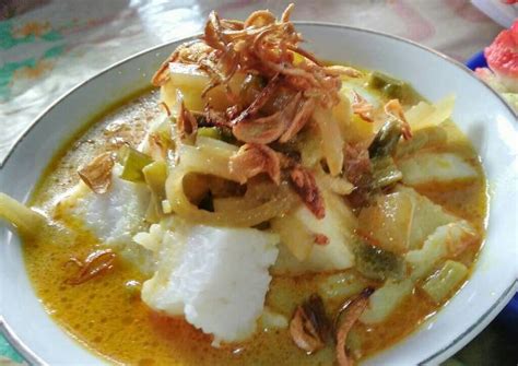 Sajikan bersama lontong, telur rebus, sambal dan taburi kelapa sangrai dan bawang goreng. Resep Lontong Sayur Maknyus oleh Irena Desianti - Cookpad