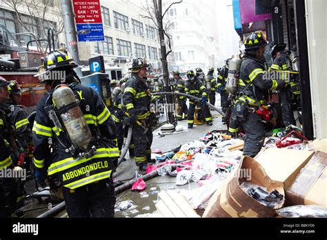 Nyc Firefighters High Resolution Stock Photography And Images Alamy