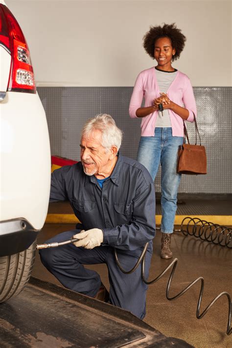 8 Tips For Finding A Great Mechanic Or Repair Shop In The Garage With
