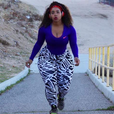 Curvy Lady Flaunts Her ‘puzzling Thigh In Mouth Watering Photos