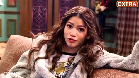Zendaya Facebook Chat With Extra 12315 Youtube