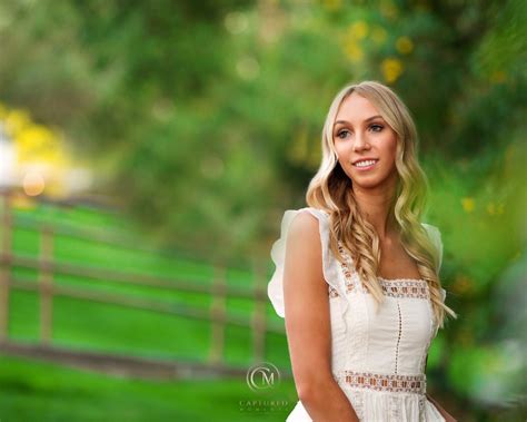 Scottsdale Senior Photographer In 2020 Senior Photography Girl Poses