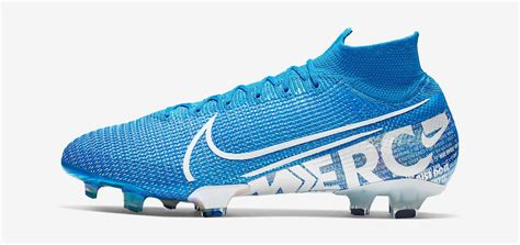 Kylian mbappe the french forward who plays for psg the nike mercurial superfly 7 elite mbappé rosa fg borrows design details from the mercurial superfly 4—a favourite boot of kylian mbappé. Chaussures de football de Kylian Mbappé