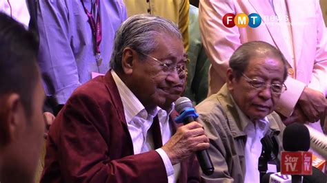 This is majlis angkat sumpah mpti tahun 2010 by tmsb_mpti on vimeo, the home for high quality videos and the people who love them. Dr Mahathir angkat sumpah PM ke 7 esok - YouTube