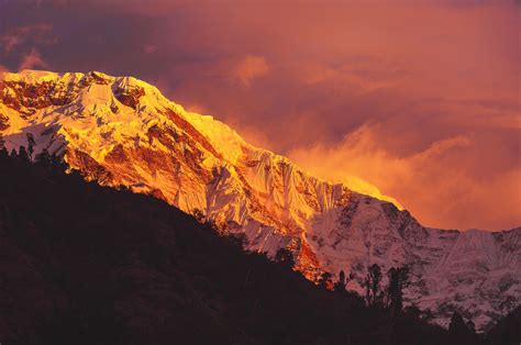 Download 2560x1700 Himalayas Sunset Mountain Snowline Hill