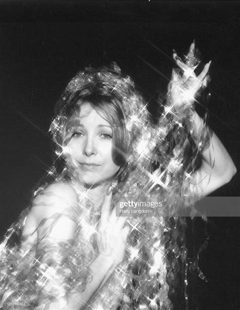 Nieuwsfotos Los Angeles Circa 1989 Actress Teri Garr Poses