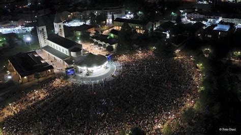 Mi J Venes Adorando A Jes S En Medjugorje Durante El Festival De La