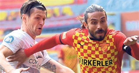 Teknik direktör konusundaki belirsizliği sergen yalçın ve fatih terim'le yeniden anlaşarak çözen beşiktaş ve. Halil Akbunar kendini aştı