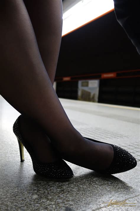 Dsc01508 Heels In The Subway Station Feet In Nylon Flickr