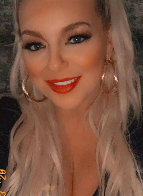Sheridan Smith Flashes Killer Cleavage In Buxom Selfie Exposé Daily Star