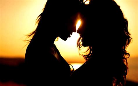 Lesbian Couple Silhouette Sunset 1024x640 Wallpaper