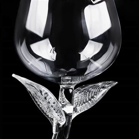 Elegant Rose Shaped Wine Glasses Design Swan