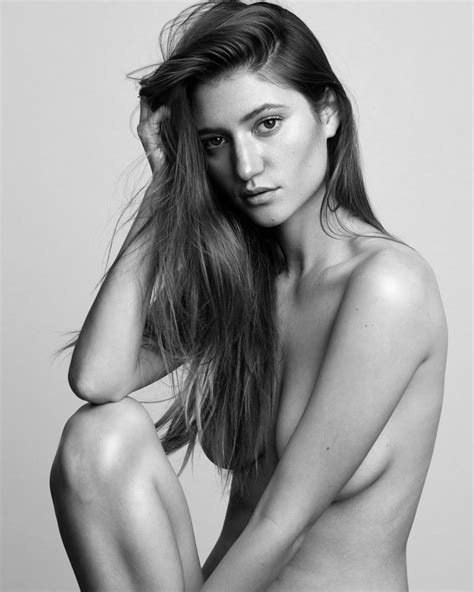 Elizabeth Elam Nude And Sexy 9 Photos Thefappening