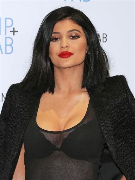 Kylie jenner might have taken the fashion and beauty world by storm with her unforgettable outfits, iconic. PICS Kylie Jenner's Cleavage Contouring: See Her Major ...
