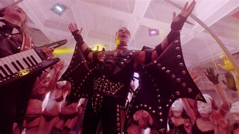 Sex Worship Kiss See Rammstein Singers Insane New Lindemann Video Platz Eins Revolver