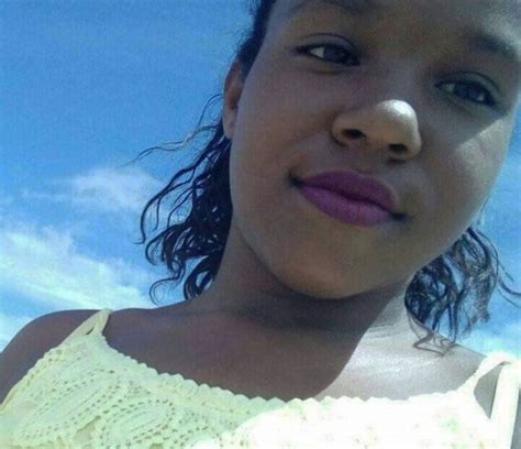 No País Menina De 12 Anos é Picada Por Cobra E Morre Após Ser Liberada