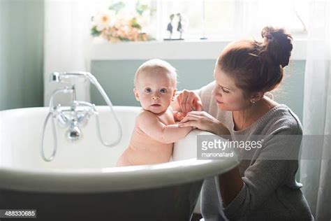 Bath Nude Woman Stock Fotos Und Bilder Getty Images