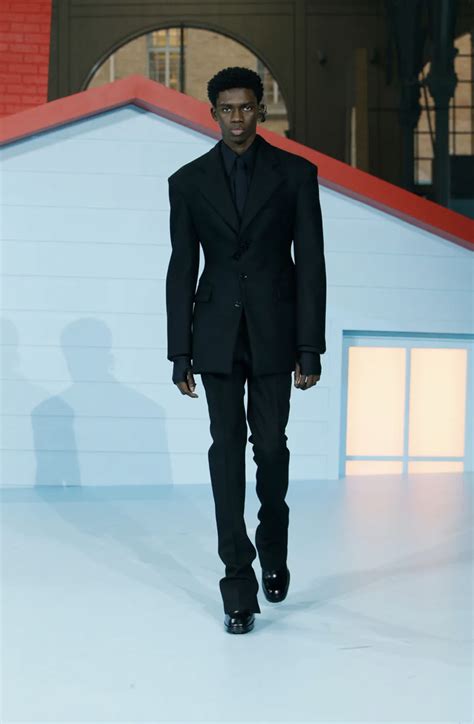 Kendrick Lamar Wears Virgil Ablohs X Louis Vuitton Fw22 Suit And