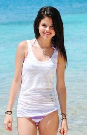 Stafezariz Selena Gomez Hot Dress Up Games